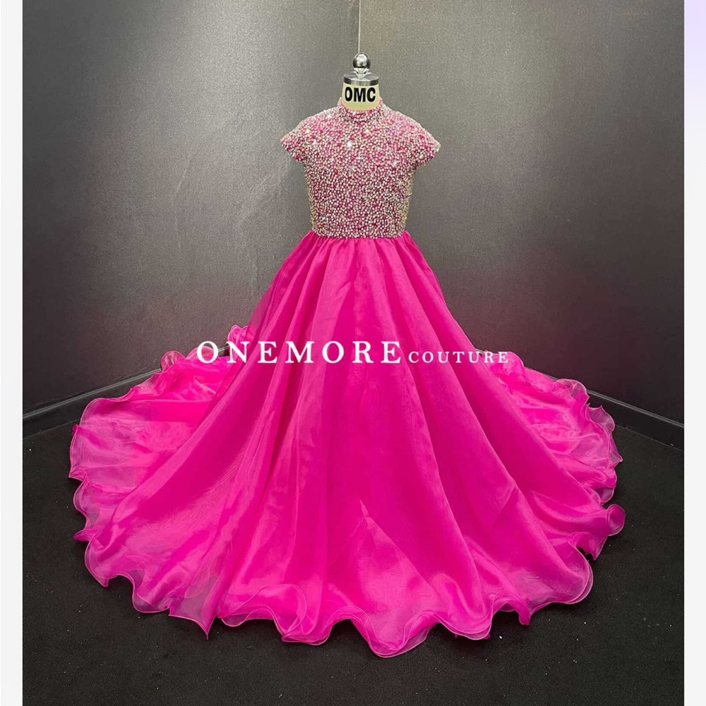 🖤🖤SOLD🖤🖤Brand new beautiful OMC pageant gown✨ 🩷✨